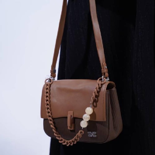 شنطه كتف نسائية بهيرة وسط