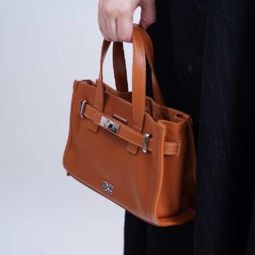 شنطة بهيرة جلد طبيعي حجم وسط