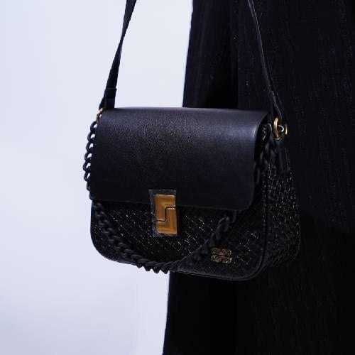 شنطه كتف نسائية بهيرة لون اسود وسط