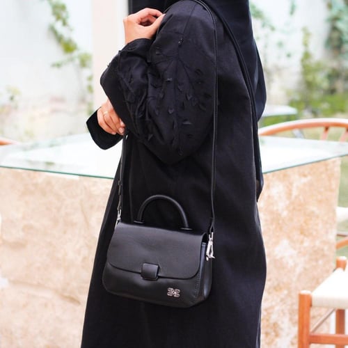 شنطة بهيرة حجم وسط جلد طبيعي