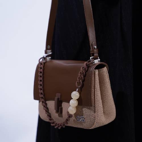 شنطه كتف نسائية بهيرة قماش وسط