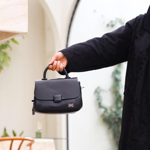 شنطة بهيرة حجم وسط جلد طبيعي