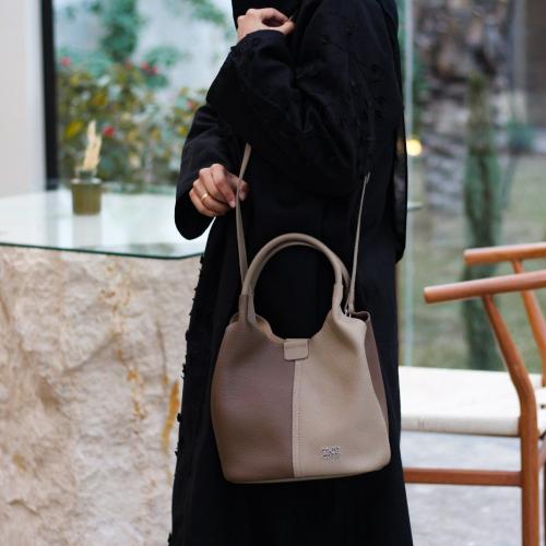 شنطة بهيرة حجم وسط جلد طبيعي