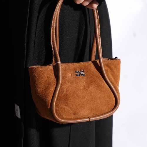 شنطة بهيرة جلد طبيعي حجم وسط