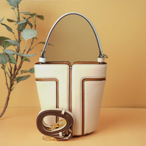 شنطة صغيره بهيرة جلد طبيعي