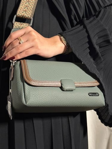 شنطة بهيرة وسط جلد طبيعي مع سير طويل وقصير