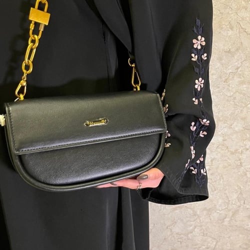 شنطة صغيره بسلسال ذهبي