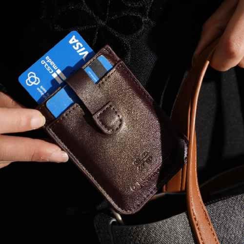 محفظة بطاقات بني غامق