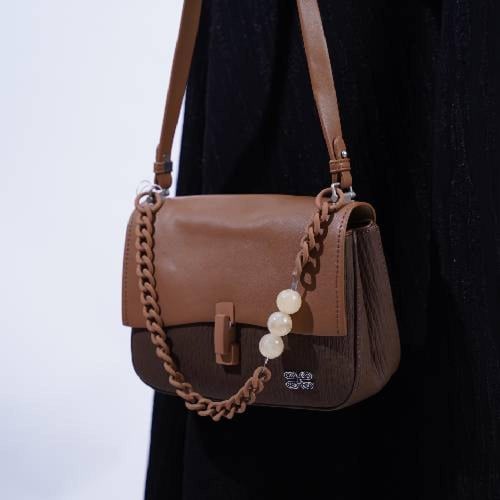 شنطه كتف نسائية بهيرة وسط