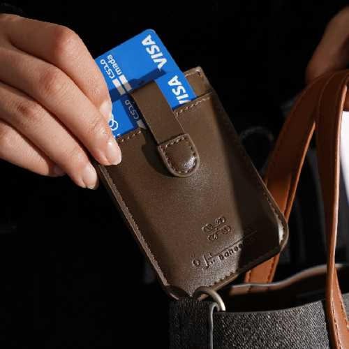 محفظة بطاقات بني