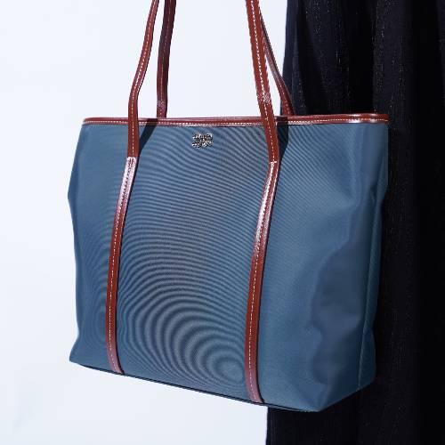 شنطة بهيرة قماش أزرق مع جلد بني حجم كبير