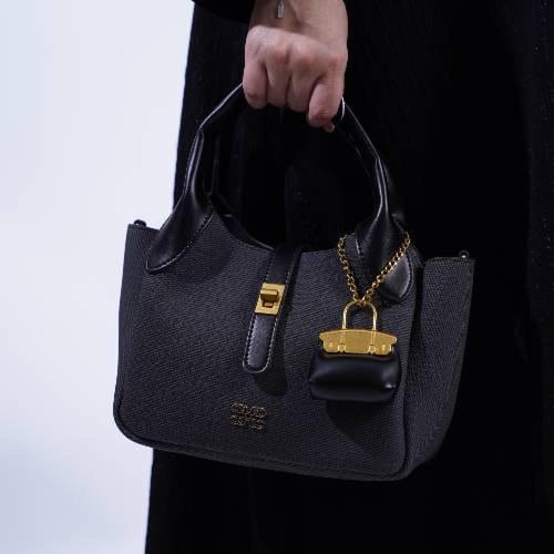 شنطة بهيرة حجم وسط قماش