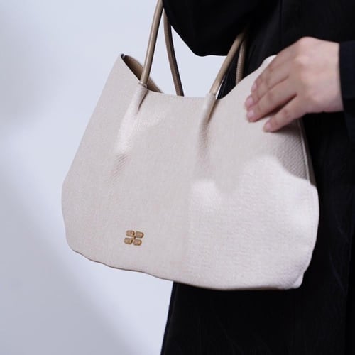 شنطة بهيرة وسط مع محفظة