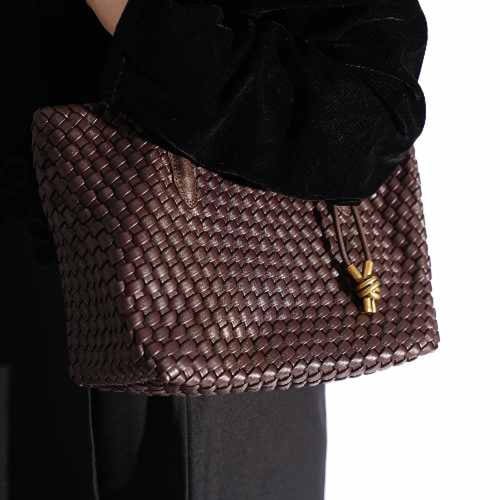 شنطة بهيرة جلد طبيعي