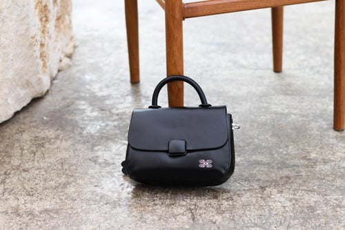 شنطة بهيرة حجم وسط جلد طبيعي