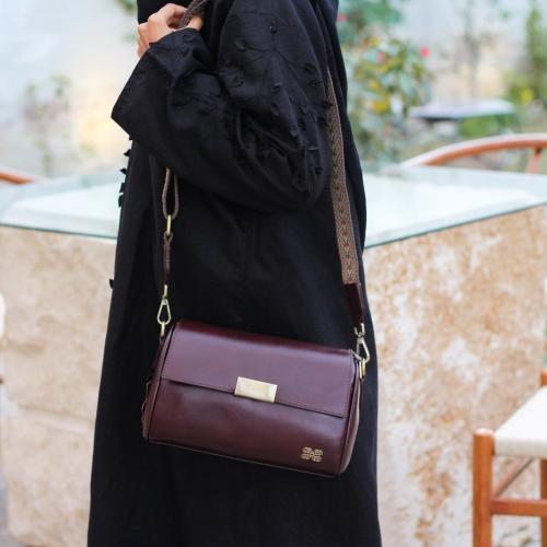 شنطة بهيرة حجم وسط جلد طبيعي