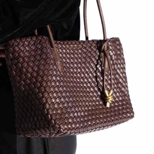 شنطة بهيرة جلد طبيعي