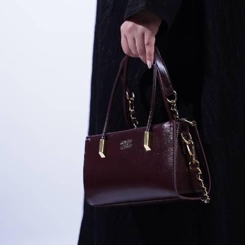 شنطه بهيرة جلد طبيعي الحجم وسط لون برغندي