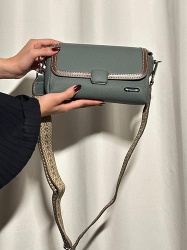 شنطة بهيرة وسط جلد طبيعي مع سير طويل وقصير