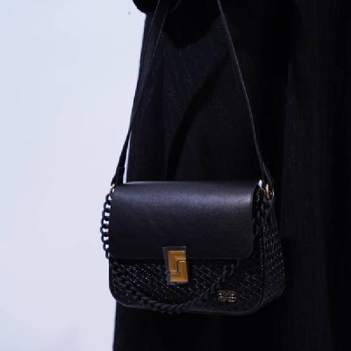 شنطه كتف نسائية بهيرة لون اسود وسط