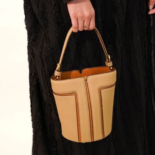 شنطة صغيره بهيرة جلد طبيعي