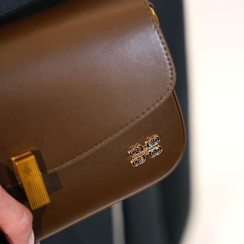 شنطة صغيره بهيرة جلد طبيعي