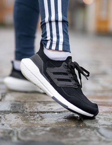 ADIDAS ULTRABOOST 22 RUNNING SHOES