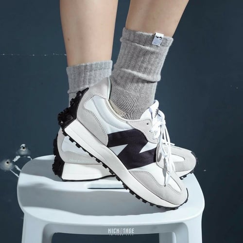 نيو بالانس 327 أبيض / رمادي