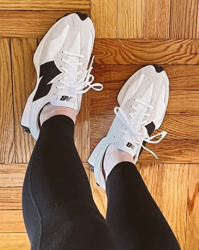 نيو بالانس 327 أبيض / رمادي