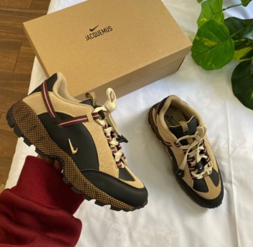 نايكي إير هومارا