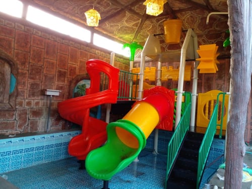 العاب مائية وسط