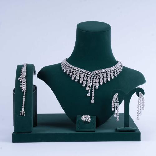 طقم مطر البلور – زركون بتدليات كثيفة على شكل V