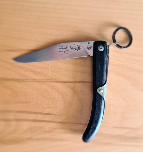 مطوى ابو شوكة اوركس اسود كاربون ستيل