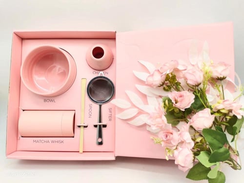 تنسيق ادوات ماتشا الوردية