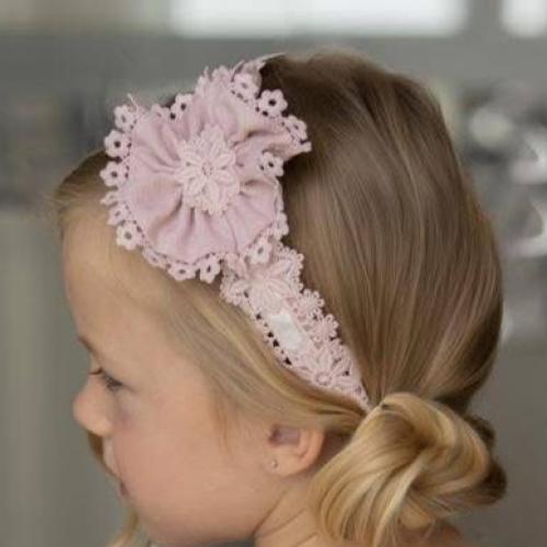 طوق نود مُزين بالكلف والشرائط