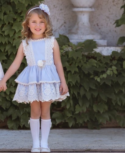 فستان سماوي ظهر دانتيل