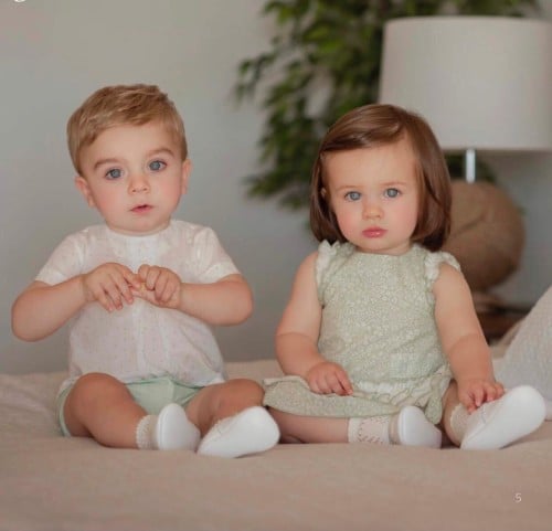 طقم شورت ولادي فستقي نجوم