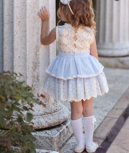 فستان سماوي ظهر دانتيل