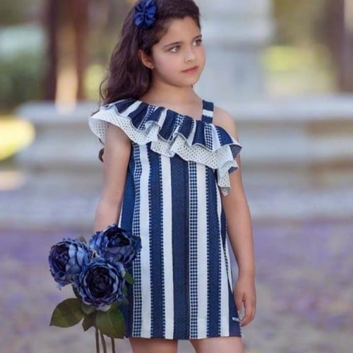 فستان كحلي مقلم ومخرم أنيق