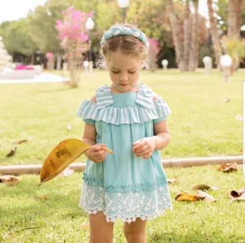 فستان تركواز فاتح كلفة طرف بيضاء أنيقة