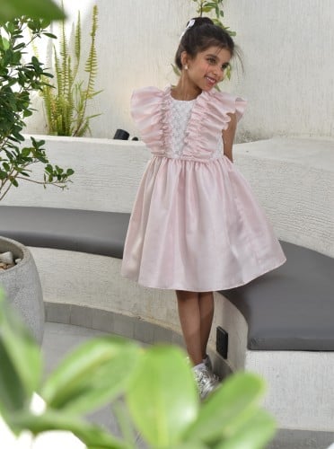 فستان اللوركس بصدر جوبير أبيض بأكمام الرفلز