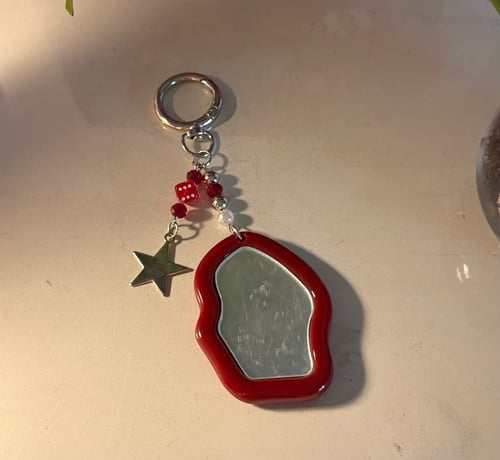 ميدالية مرايه