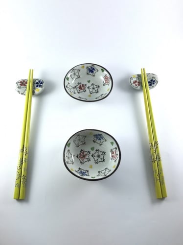 طقم اعواد صينية مصنوع بالخيزران الطبيعي اللون اصفر