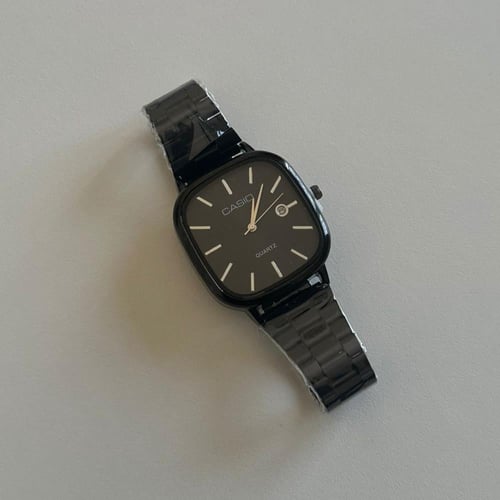 ساعة رجالي كاسيو فضي - ميناء اسود