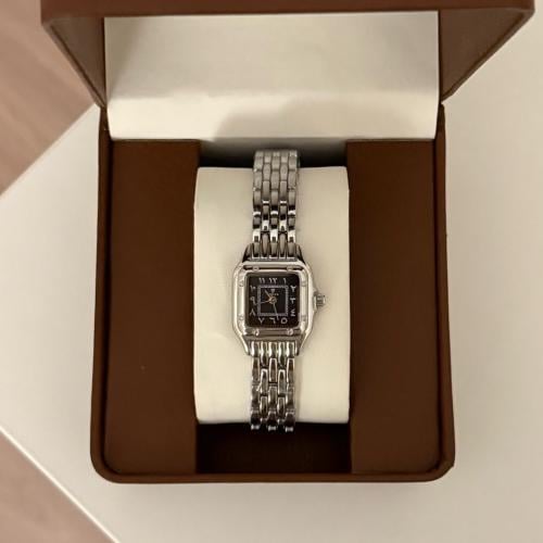 ساعة نسائية فضي - ميناء اسود