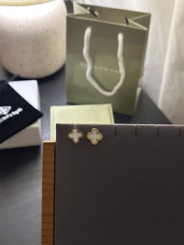 حلق ذهبي بدون ملحقات