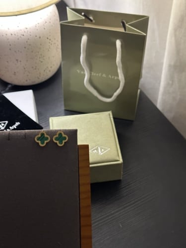 حلق ذهبي بدون ملحقات