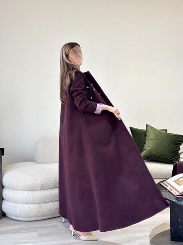 عباية جوخ مع كرستال فاخر وتفته مبطن بالاكمام (028)