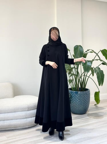 عباية كريب سيراميك فاحم مع تدخيلات مخمل (007)