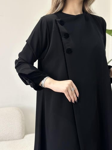 عباية كريب سيراميك فاحم مع تدخيلات مخمل (007)